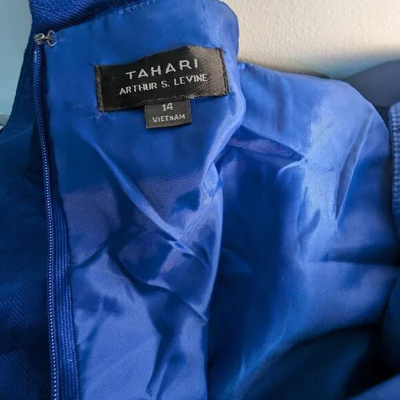 Tahari Arthur S. Levine Sleeveless, Blue Sheath Dress, Gold Buckle Pockets - Picture 4 of 12